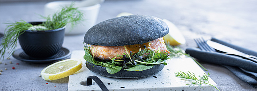 Black Burger con salmone