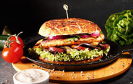 OMG Burger aux légumes grillés et steak de poulet