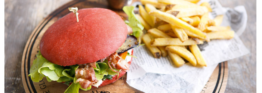 Red Love Burger mit Kürbis, Aubergine und Bacon