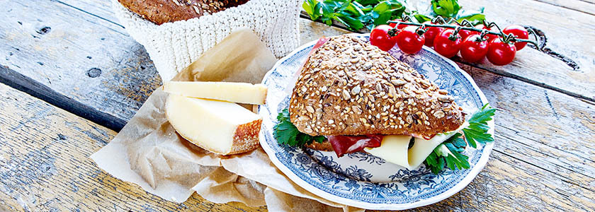 Kutscher Sandwich mit Schwarzwälder Schinken, Gouda und Petersilie