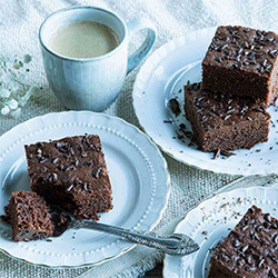 Schoggi-Blechkuchen, geschnitten